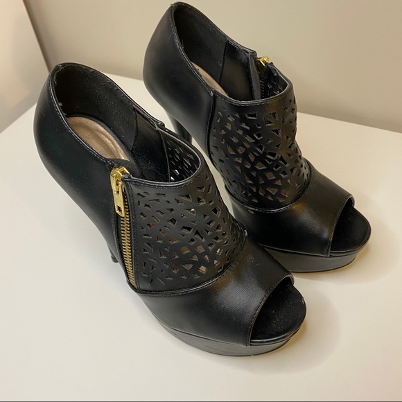 🚫SOLD🚫 Black Qupid Perforated Peep Toe High Heel - Picture 1 of 6